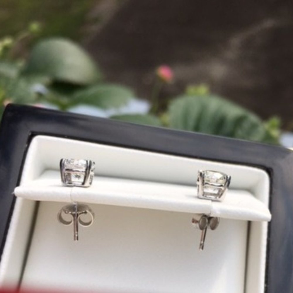 1.5ctw diamond stud earrings